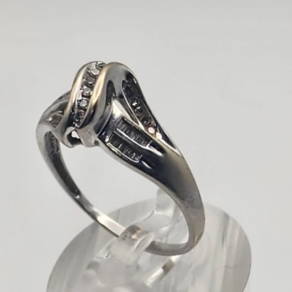 Sun 10 Karat White Gold & Diamond Ring (10.5)